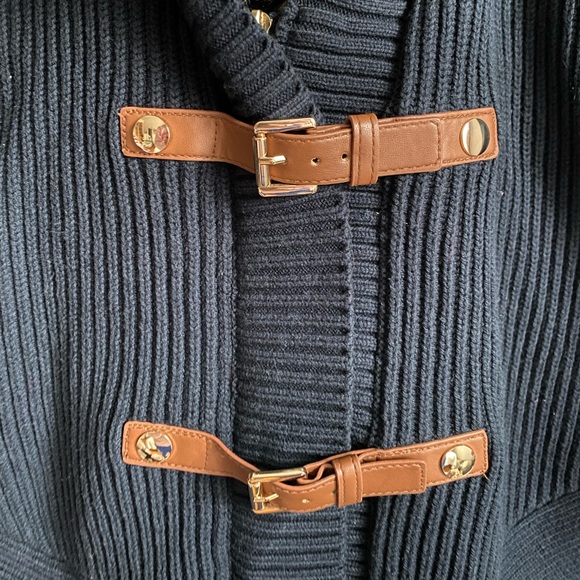 Knit sweater vest with faux fur collar - Picture 4 of 6